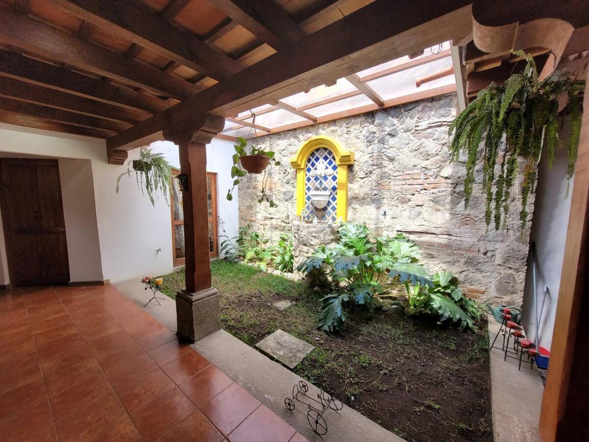 Willa Amplia Casa Antigua Guatemala Con Pergola Y Jardin Zewnętrze zdjęcie