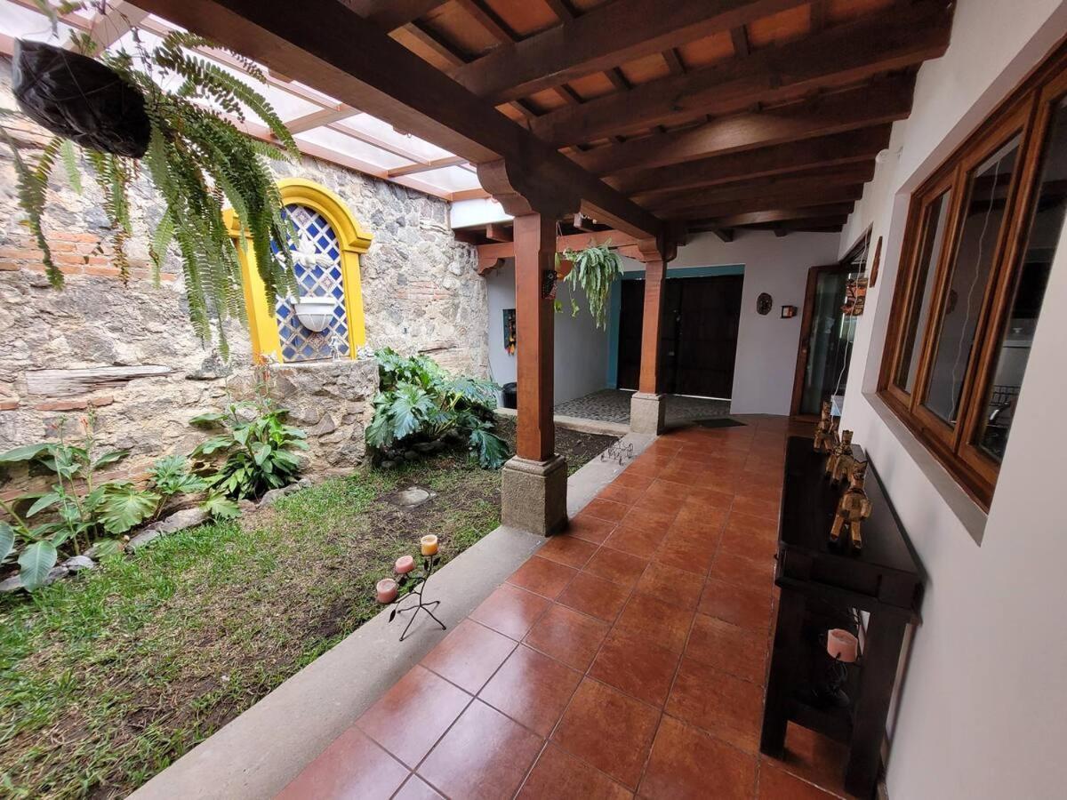 Willa Amplia Casa Antigua Guatemala Con Pergola Y Jardin Zewnętrze zdjęcie