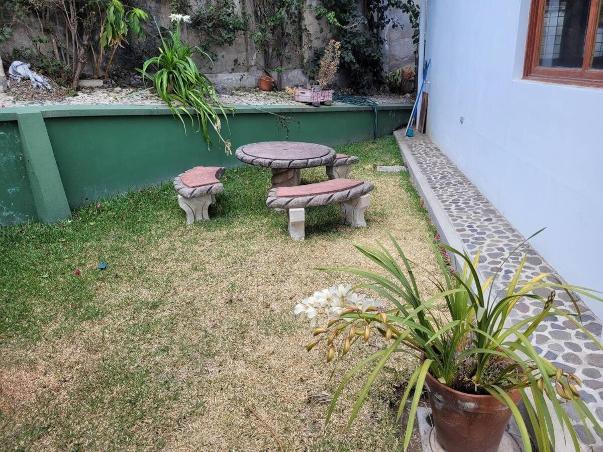 Willa Amplia Casa Antigua Guatemala Con Pergola Y Jardin Zewnętrze zdjęcie
