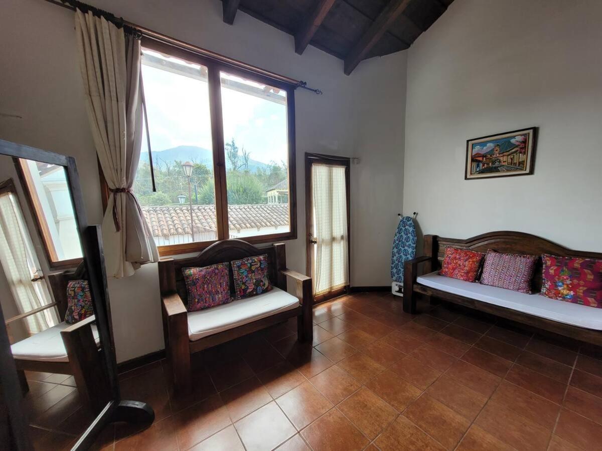 Willa Amplia Casa Antigua Guatemala Con Pergola Y Jardin Zewnętrze zdjęcie
