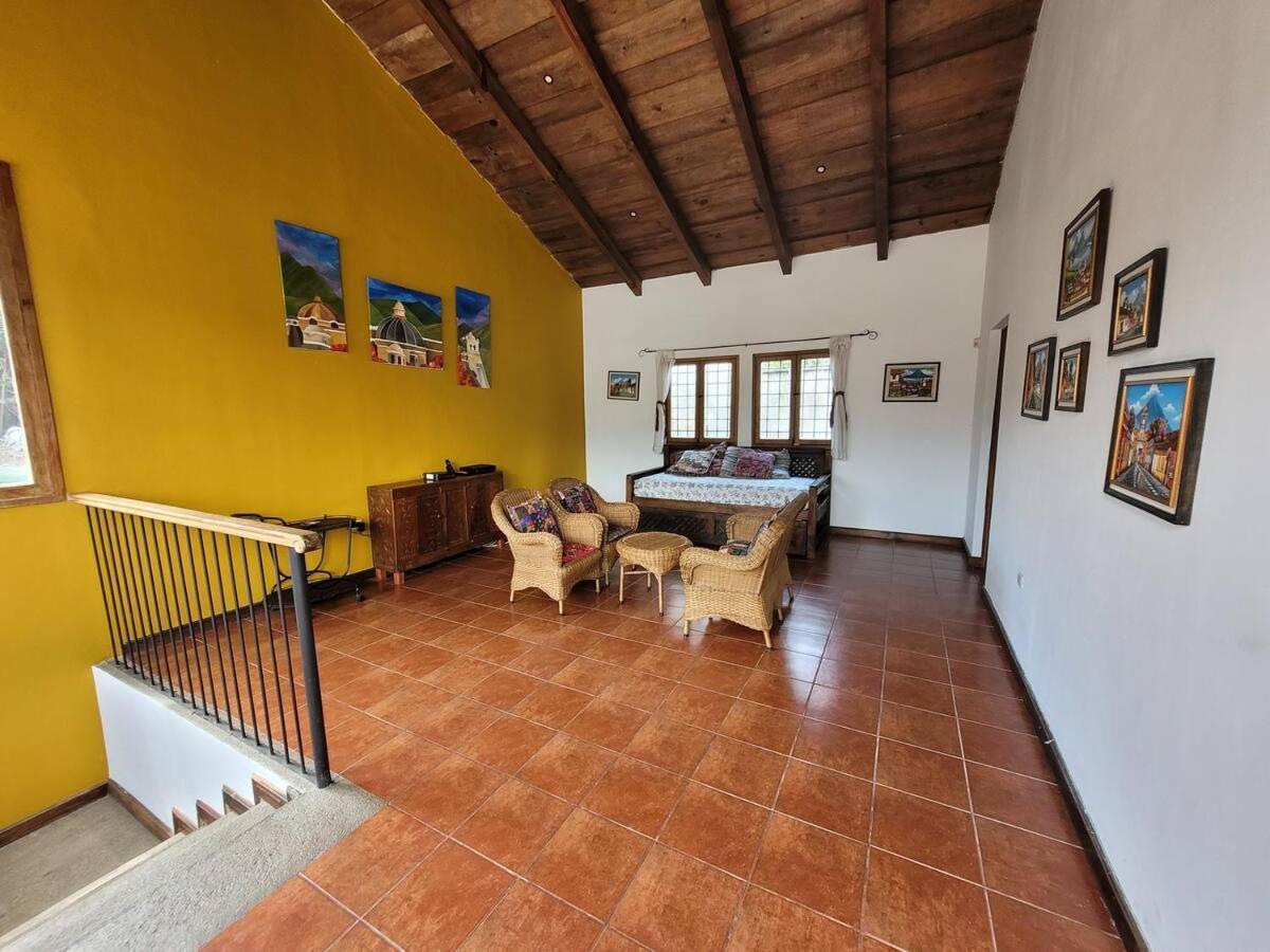 Willa Amplia Casa Antigua Guatemala Con Pergola Y Jardin Zewnętrze zdjęcie