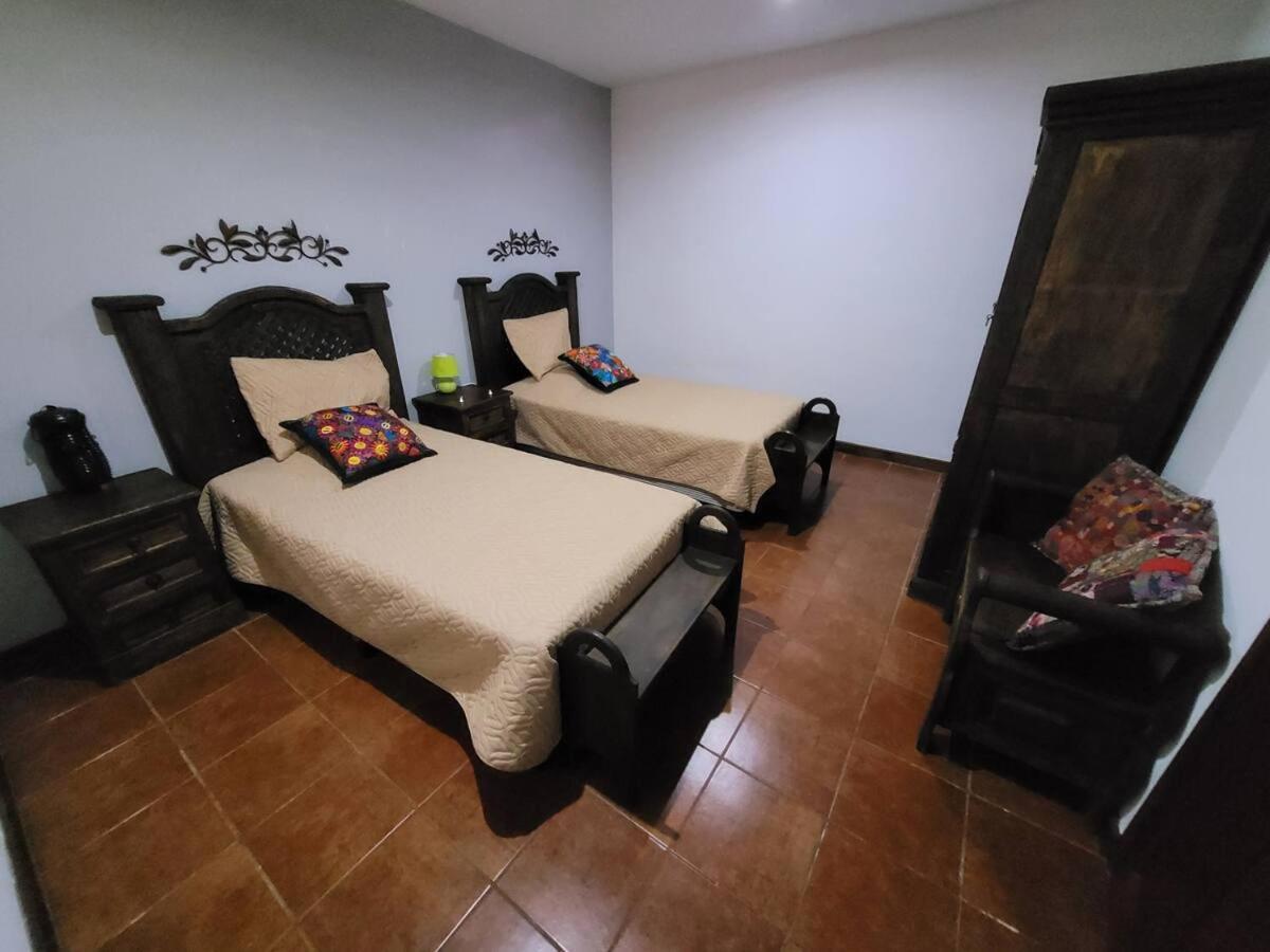 Willa Amplia Casa Antigua Guatemala Con Pergola Y Jardin Zewnętrze zdjęcie